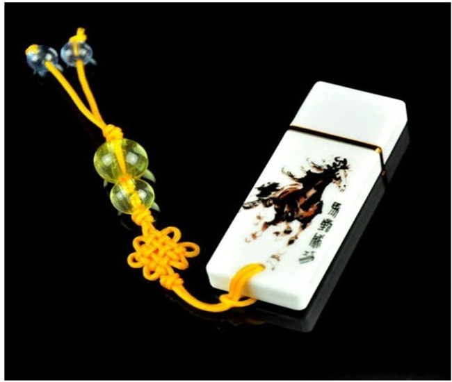 這款馬到成功陶瓷四件由深圳專業U盤廠家制作